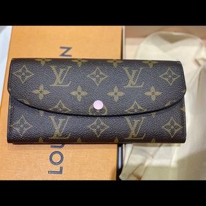 LV Emilie wallet. Rose